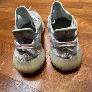 Yeezy 350 V2 Blue Tint